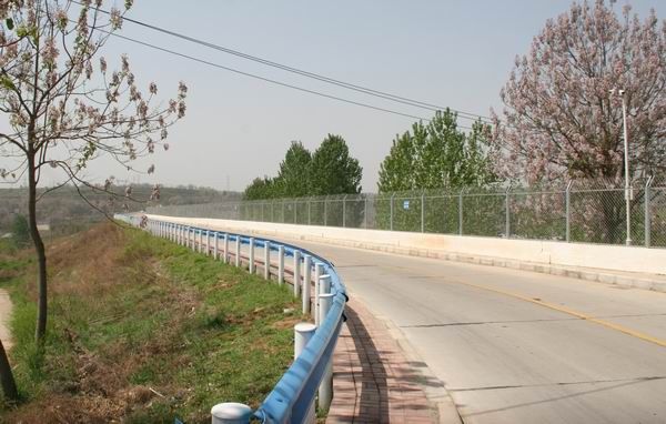 孟津县九泉水库坝顶道路